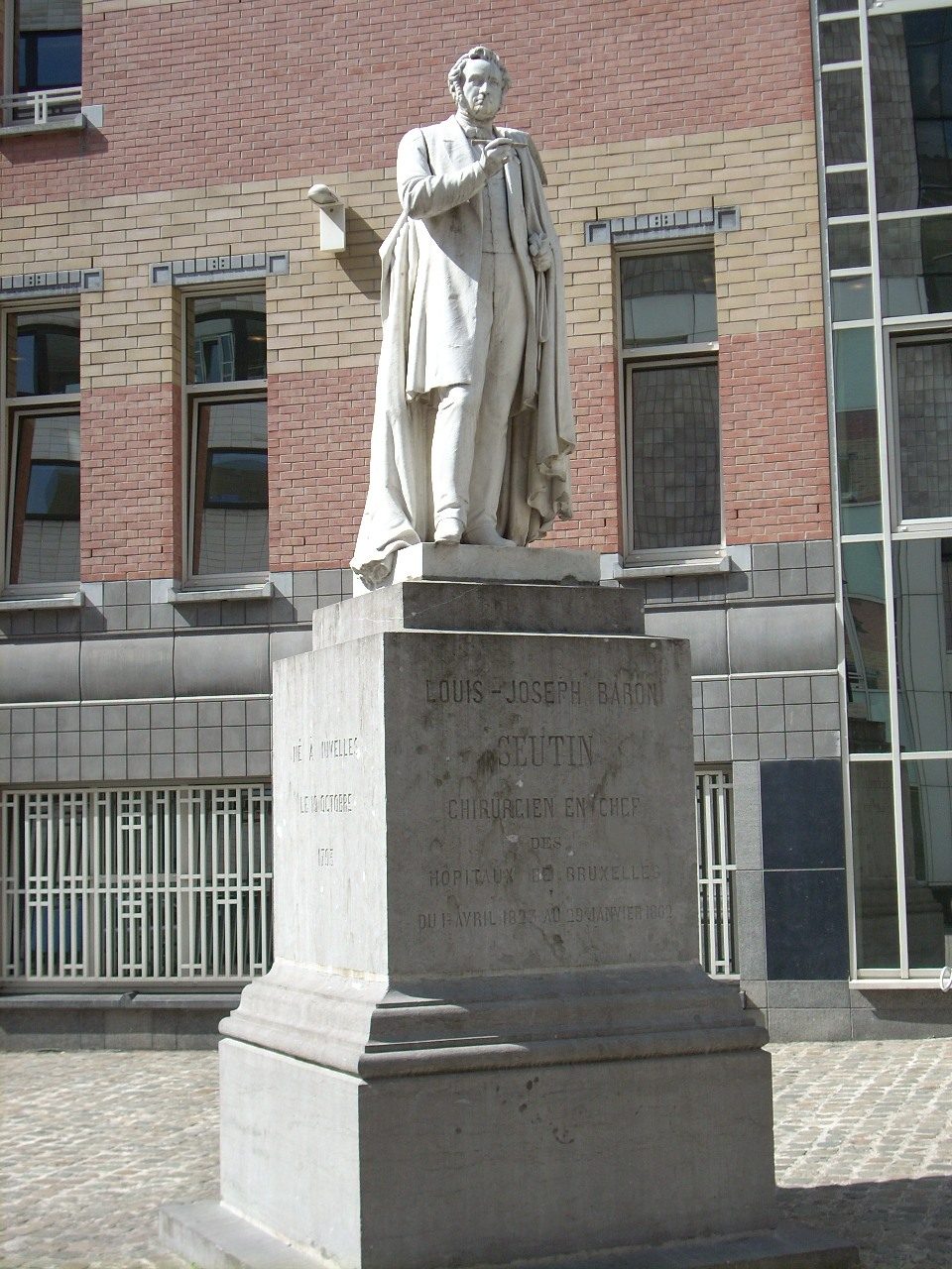 Louis Joseph Seutin's monument, Saint-Pierre Hospital, Bruxelles - 01.JPG